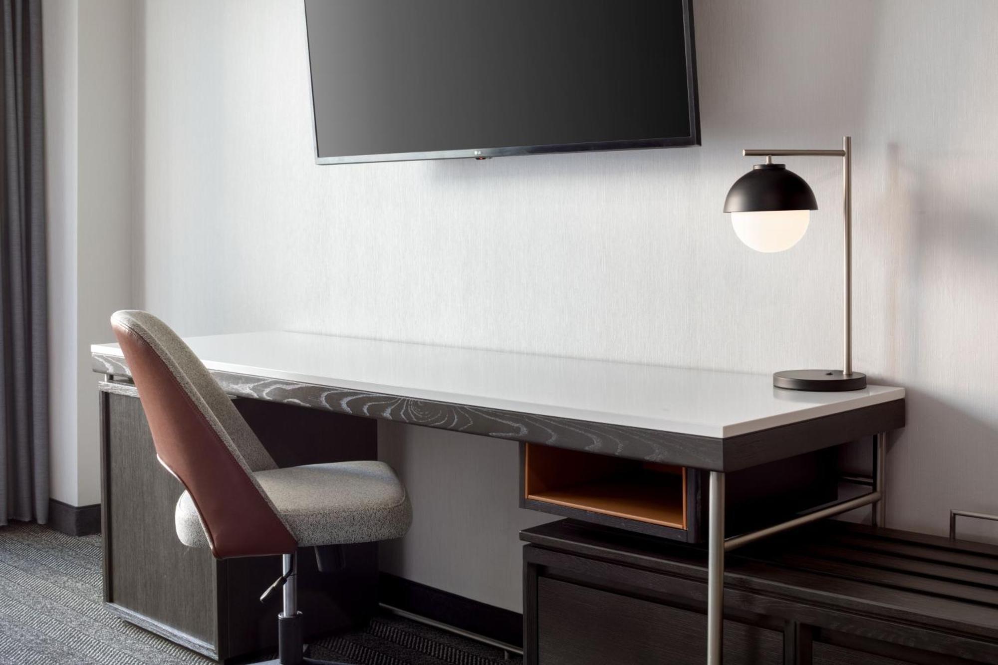 Courtyard By Marriott Stamford Downtown Hotell Exteriör bild