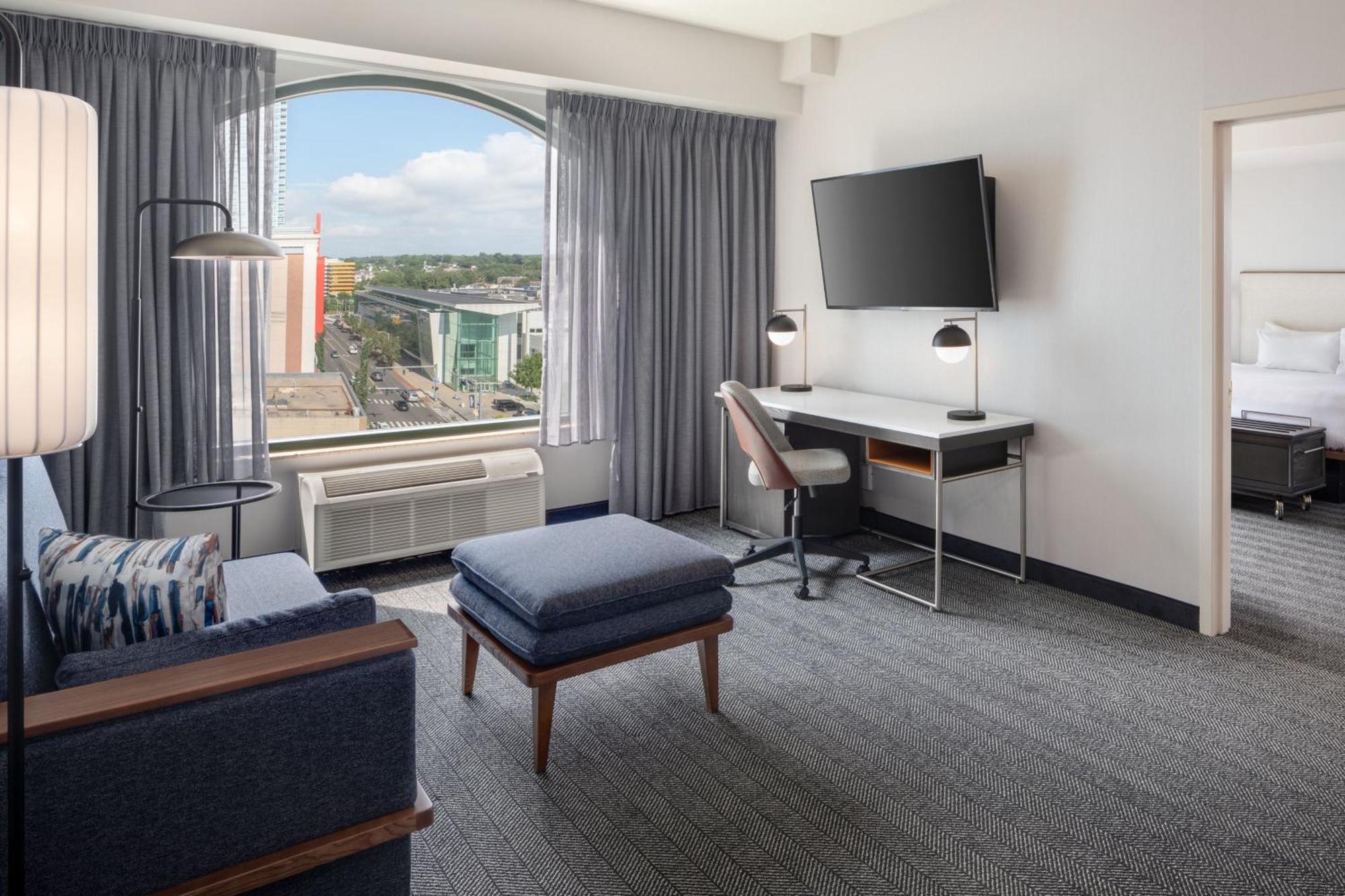 Courtyard By Marriott Stamford Downtown Hotell Exteriör bild